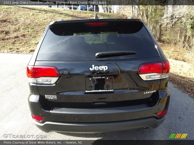 Diamond Black Crystal Pearl / Black 2021 Jeep Grand Cherokee Laredo