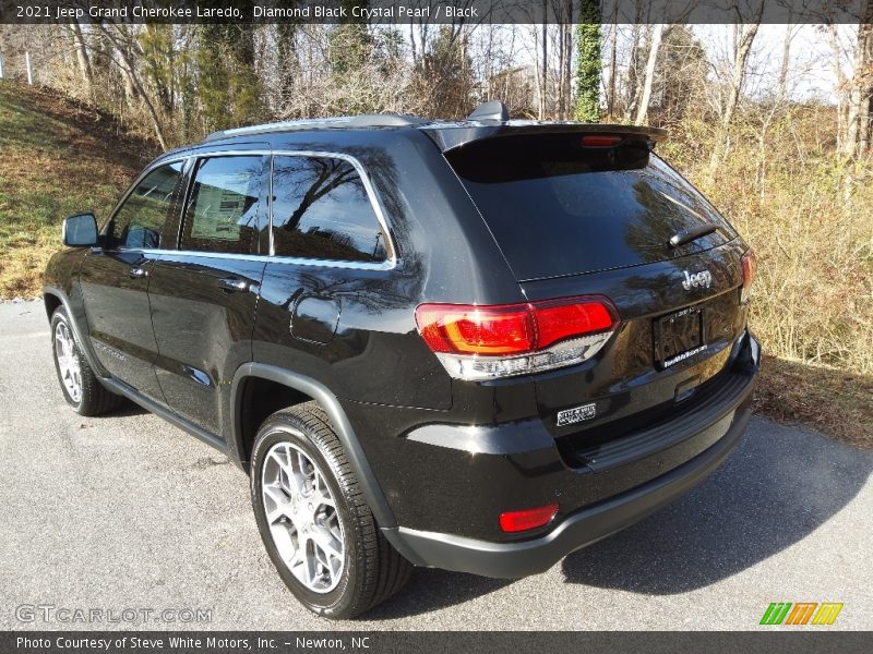 Diamond Black Crystal Pearl / Black 2021 Jeep Grand Cherokee Laredo