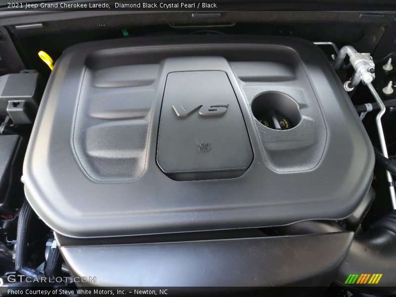 Diamond Black Crystal Pearl / Black 2021 Jeep Grand Cherokee Laredo