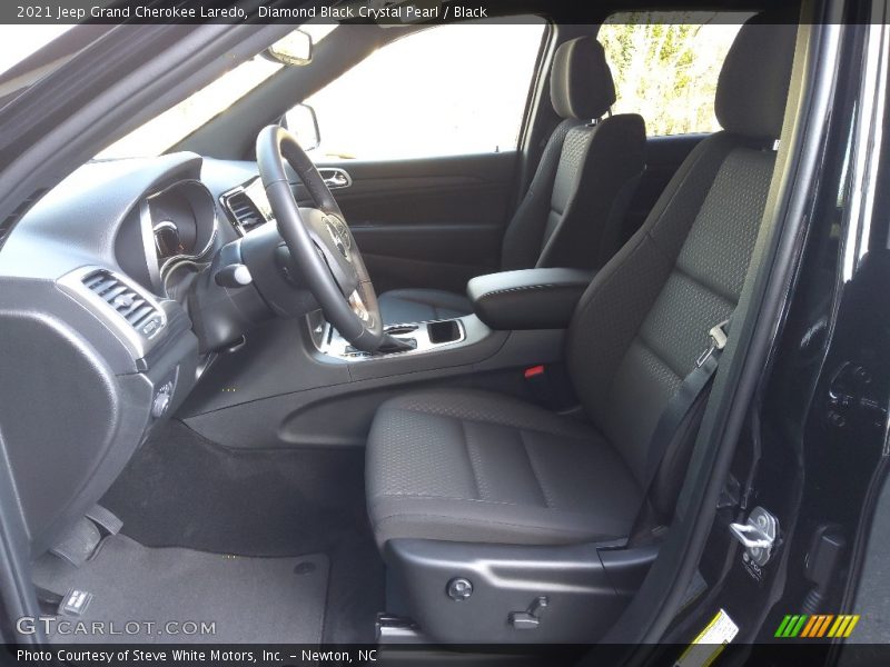 Diamond Black Crystal Pearl / Black 2021 Jeep Grand Cherokee Laredo