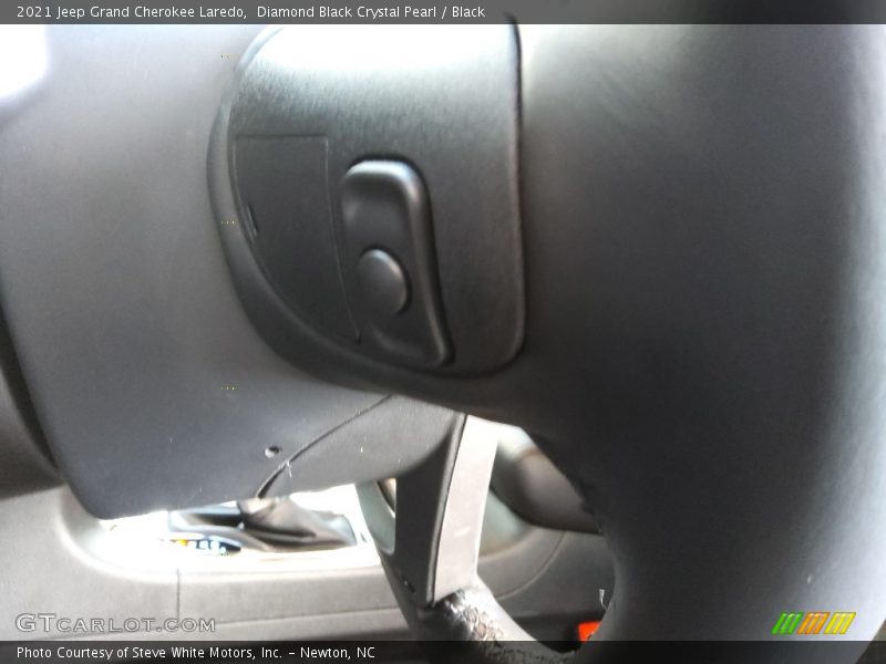 Diamond Black Crystal Pearl / Black 2021 Jeep Grand Cherokee Laredo