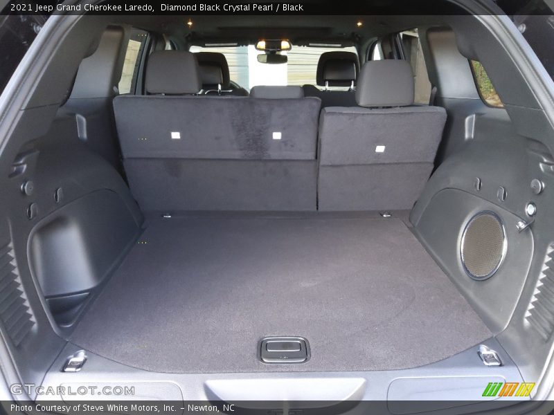 Diamond Black Crystal Pearl / Black 2021 Jeep Grand Cherokee Laredo