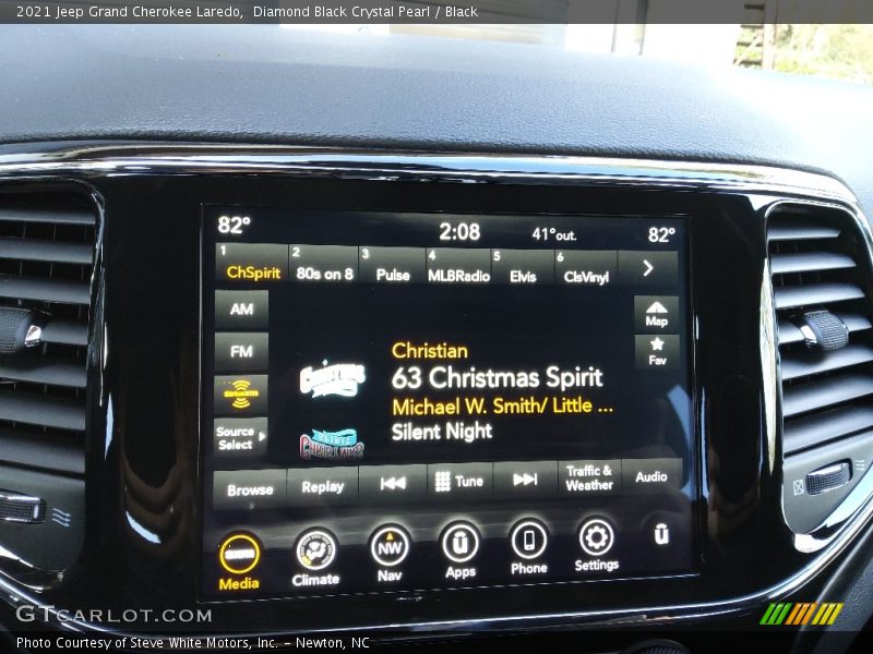 Diamond Black Crystal Pearl / Black 2021 Jeep Grand Cherokee Laredo