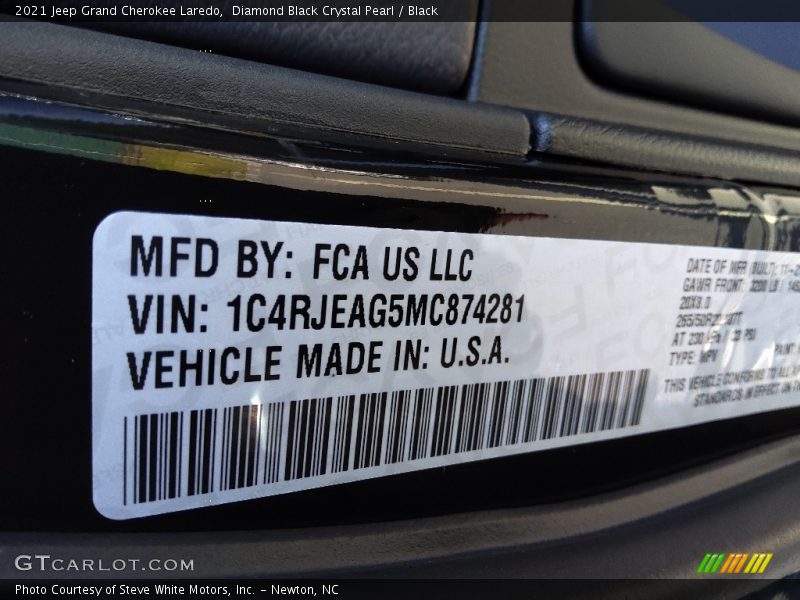 Diamond Black Crystal Pearl / Black 2021 Jeep Grand Cherokee Laredo