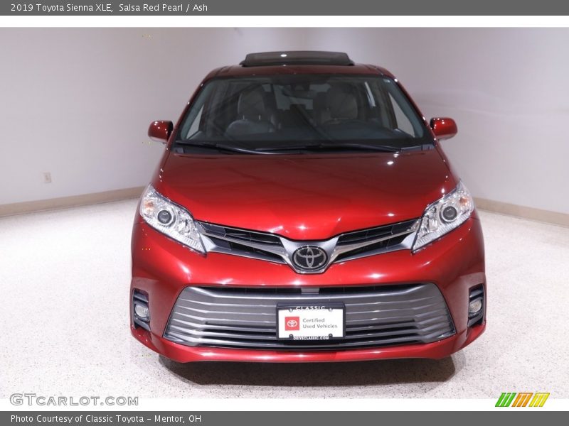 Salsa Red Pearl / Ash 2019 Toyota Sienna XLE
