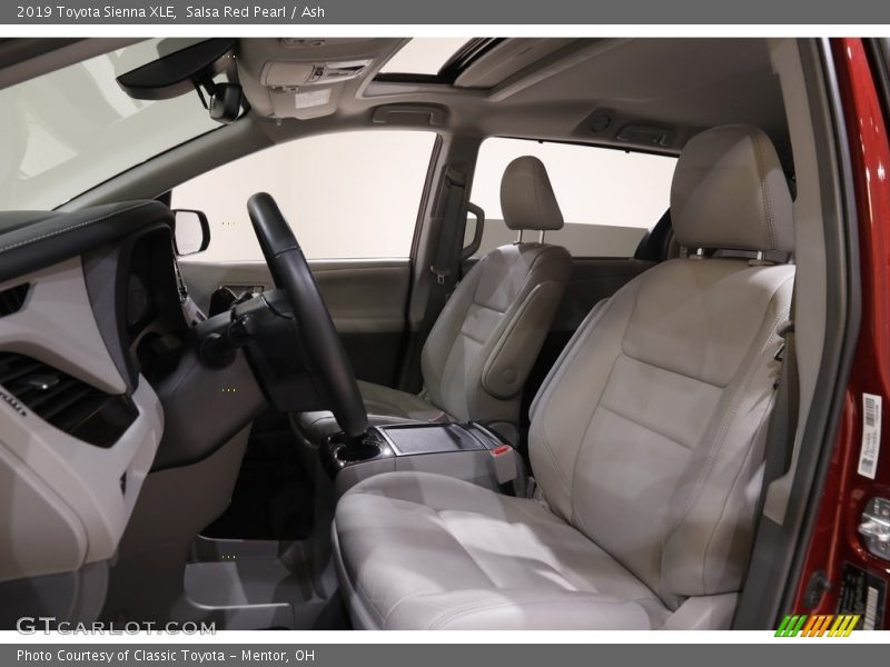 Salsa Red Pearl / Ash 2019 Toyota Sienna XLE