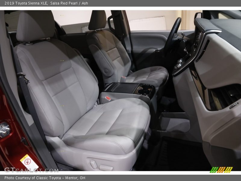 Salsa Red Pearl / Ash 2019 Toyota Sienna XLE
