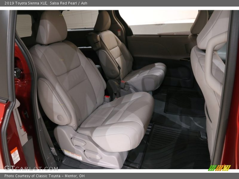 Salsa Red Pearl / Ash 2019 Toyota Sienna XLE