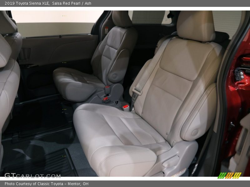 Salsa Red Pearl / Ash 2019 Toyota Sienna XLE