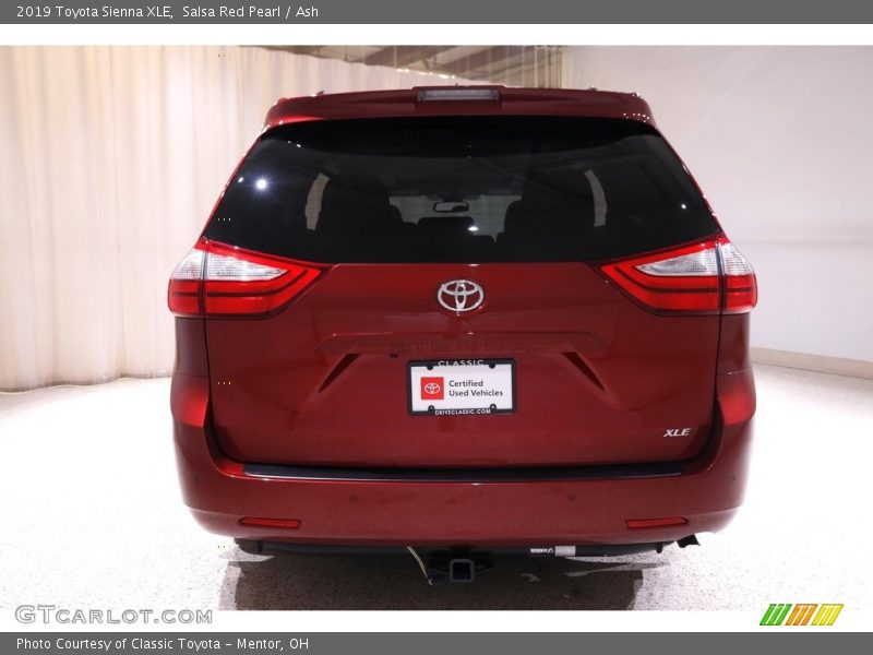 Salsa Red Pearl / Ash 2019 Toyota Sienna XLE