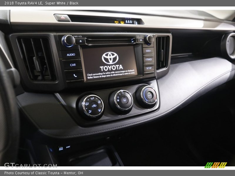 Super White / Black 2018 Toyota RAV4 LE