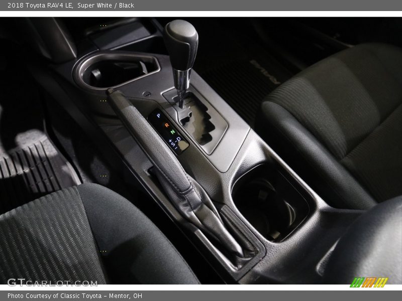 Super White / Black 2018 Toyota RAV4 LE
