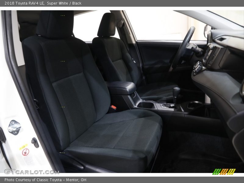 Super White / Black 2018 Toyota RAV4 LE