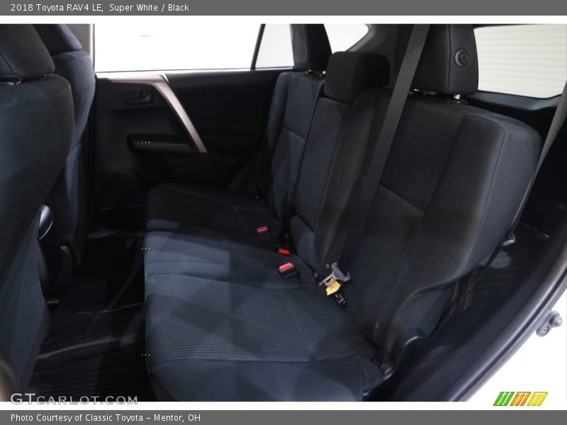 Super White / Black 2018 Toyota RAV4 LE