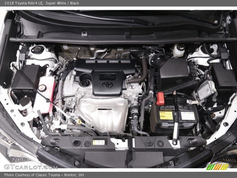 Super White / Black 2018 Toyota RAV4 LE