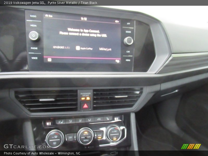Pyrite Silver Metallic / Titan Black 2019 Volkswagen Jetta SEL