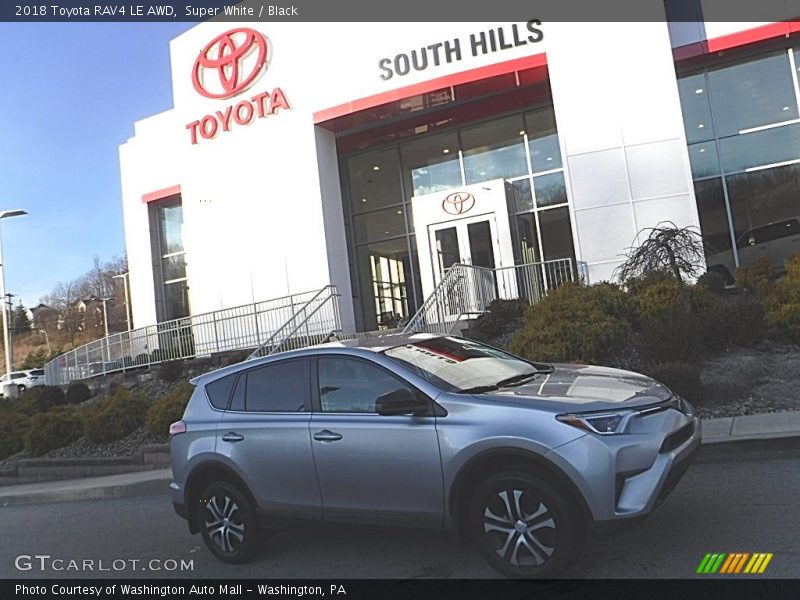 Super White / Black 2018 Toyota RAV4 LE AWD