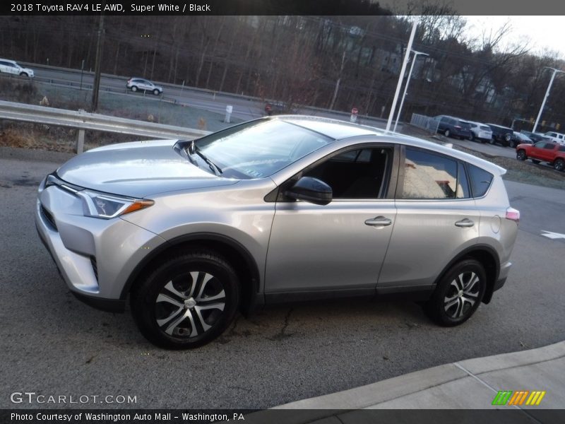 Super White / Black 2018 Toyota RAV4 LE AWD