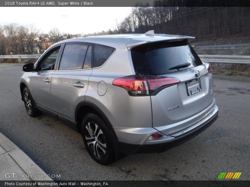 Super White / Black 2018 Toyota RAV4 LE AWD