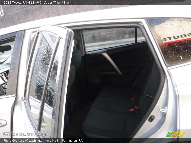 Super White / Black 2018 Toyota RAV4 LE AWD
