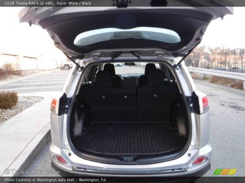 Super White / Black 2018 Toyota RAV4 LE AWD