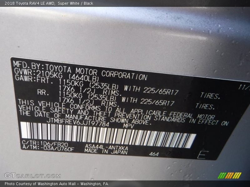 Super White / Black 2018 Toyota RAV4 LE AWD