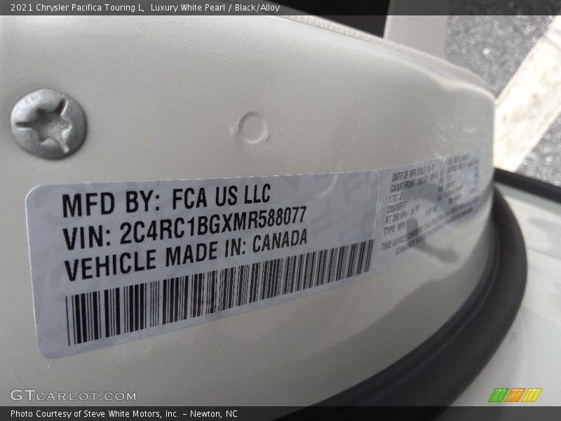 Luxury White Pearl / Black/Alloy 2021 Chrysler Pacifica Touring L