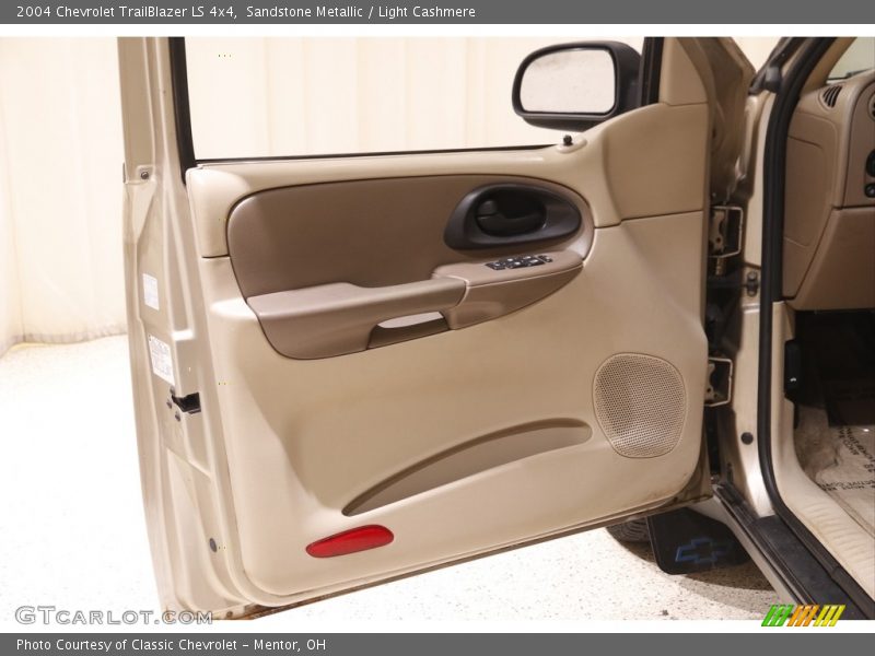 Sandstone Metallic / Light Cashmere 2004 Chevrolet TrailBlazer LS 4x4
