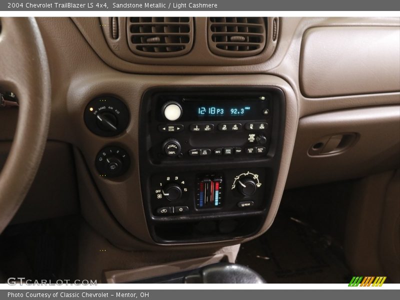 Sandstone Metallic / Light Cashmere 2004 Chevrolet TrailBlazer LS 4x4