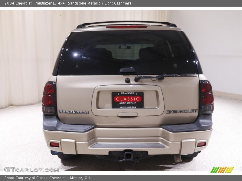 Sandstone Metallic / Light Cashmere 2004 Chevrolet TrailBlazer LS 4x4