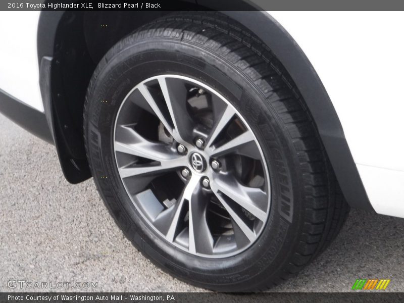 Blizzard Pearl / Black 2016 Toyota Highlander XLE
