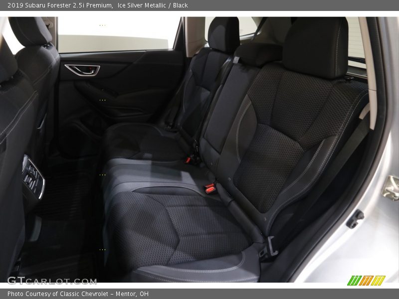Ice Silver Metallic / Black 2019 Subaru Forester 2.5i Premium