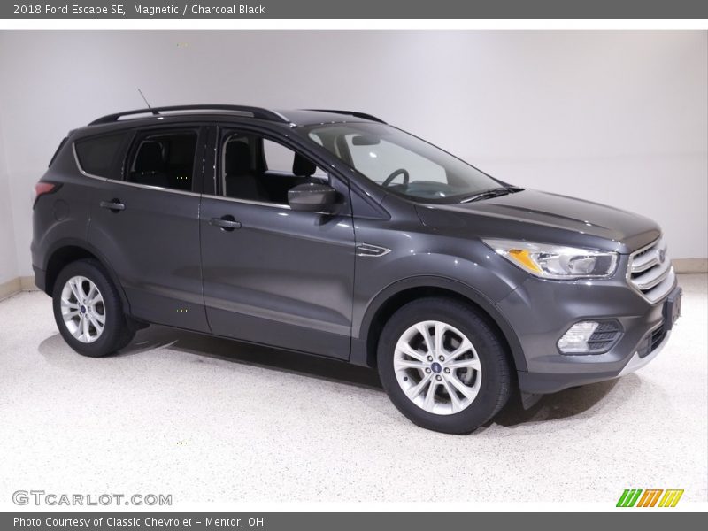 Magnetic / Charcoal Black 2018 Ford Escape SE