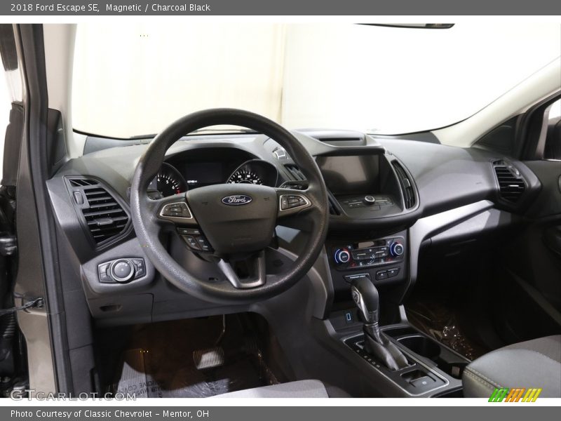Magnetic / Charcoal Black 2018 Ford Escape SE