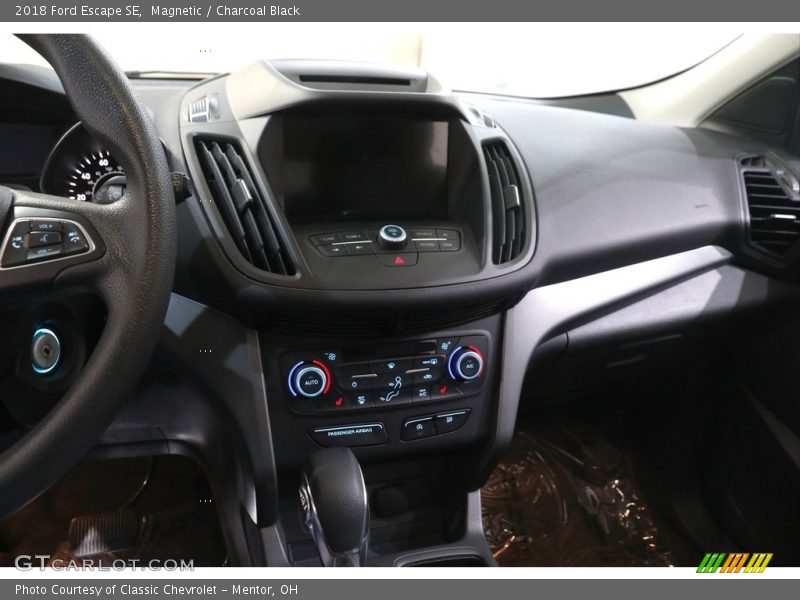 Magnetic / Charcoal Black 2018 Ford Escape SE