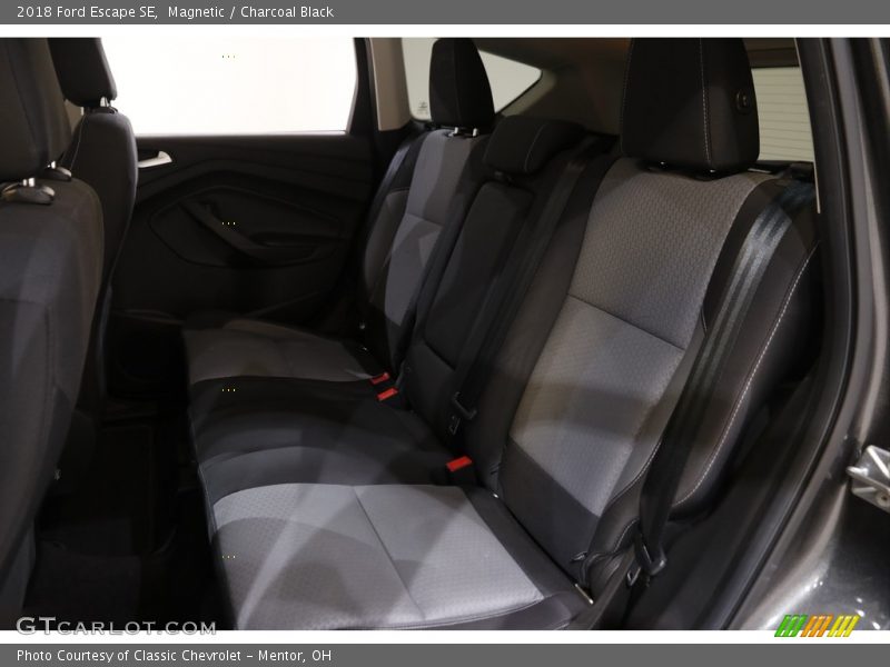 Magnetic / Charcoal Black 2018 Ford Escape SE