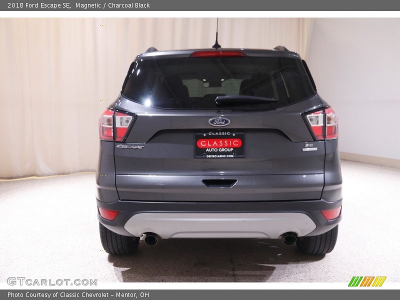Magnetic / Charcoal Black 2018 Ford Escape SE