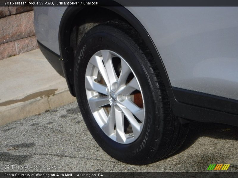 Brilliant Silver / Charcoal 2016 Nissan Rogue SV AWD