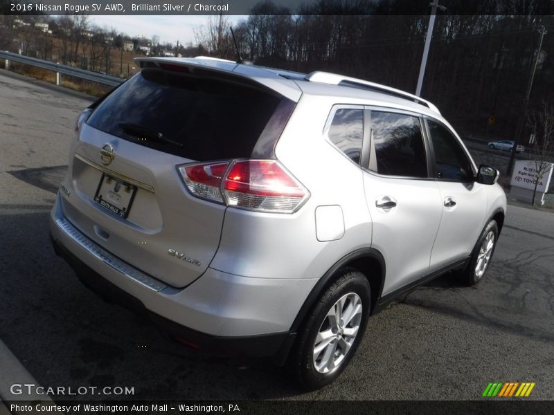 Brilliant Silver / Charcoal 2016 Nissan Rogue SV AWD