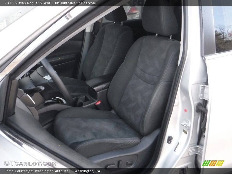 Brilliant Silver / Charcoal 2016 Nissan Rogue SV AWD