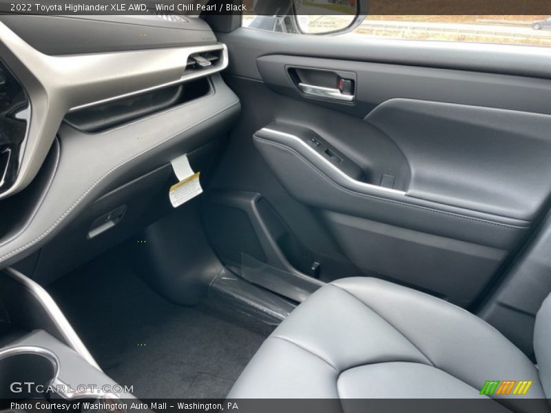 Wind Chill Pearl / Black 2022 Toyota Highlander XLE AWD