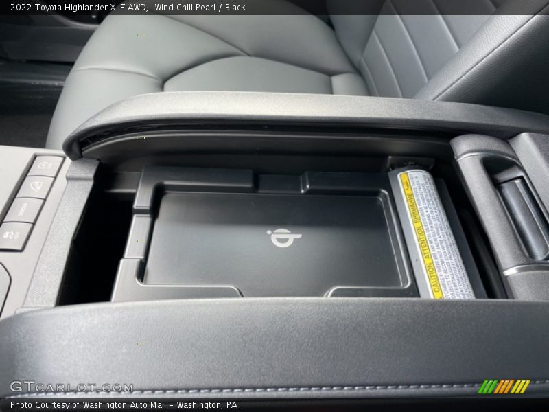 Wind Chill Pearl / Black 2022 Toyota Highlander XLE AWD