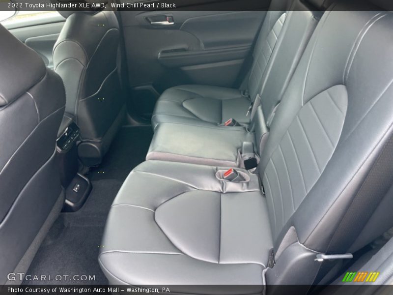 Wind Chill Pearl / Black 2022 Toyota Highlander XLE AWD