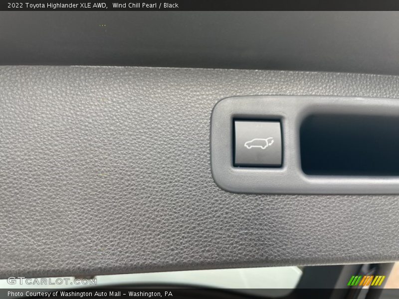 Wind Chill Pearl / Black 2022 Toyota Highlander XLE AWD