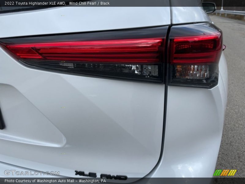 Wind Chill Pearl / Black 2022 Toyota Highlander XLE AWD