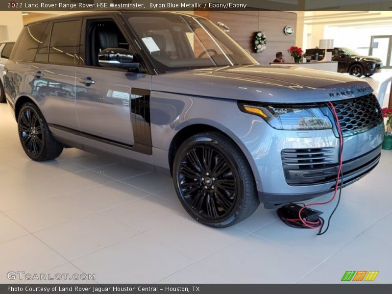Front 3/4 View of 2022 Range Rover HSE Westminster