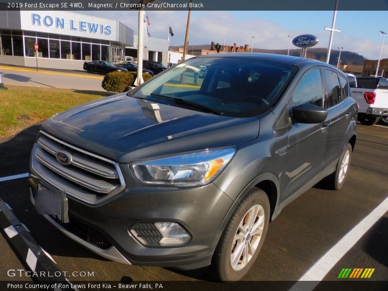 Magnetic / Chromite Gray/Charcoal Black 2019 Ford Escape SE 4WD
