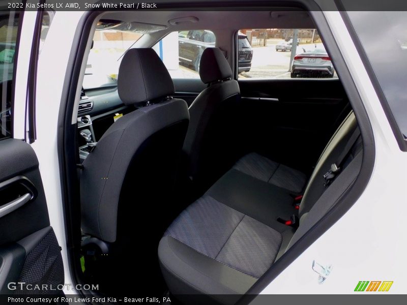 Snow White Pearl / Black 2022 Kia Seltos LX AWD