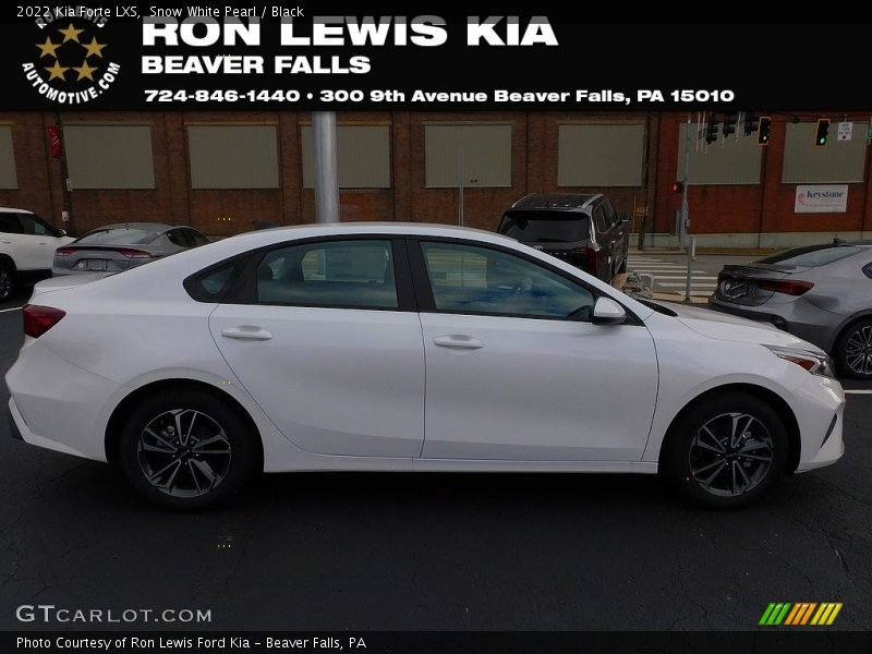 Snow White Pearl / Black 2022 Kia Forte LXS