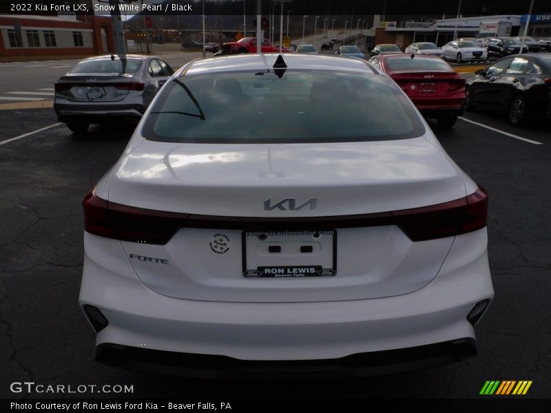 Snow White Pearl / Black 2022 Kia Forte LXS